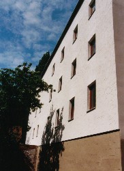 Mit Wärmedämmputz fertig verputztes und gedämmtes Mehrfamilienhaus in Görlitz.